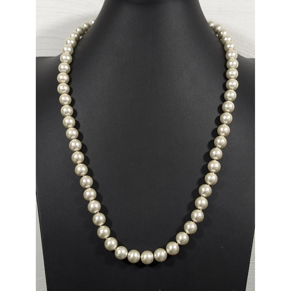 White Glass‎ Pearl Necklace 26